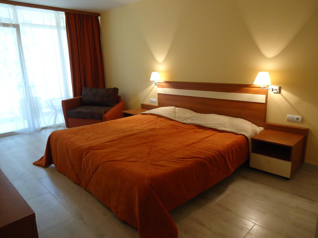 Glicinia Hotel Golden Sands Habitación foto