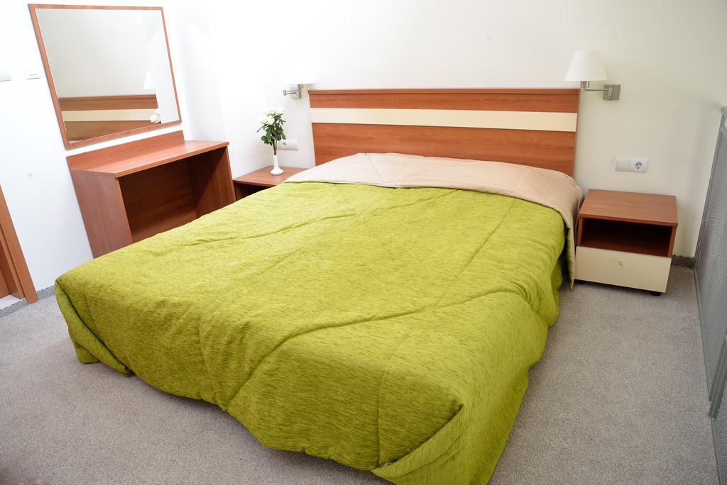 Glicinia Hotel Golden Sands Habitación foto